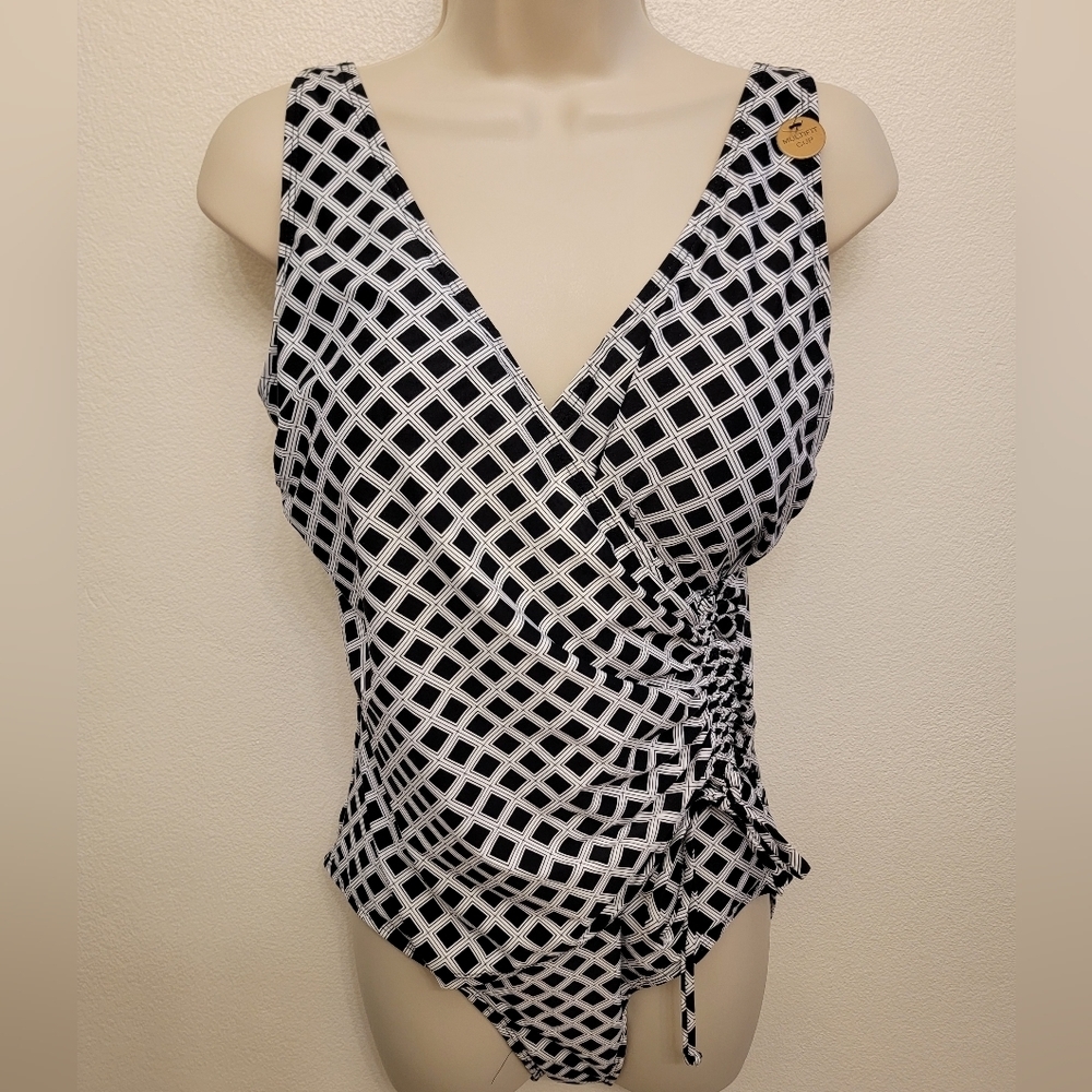 Black & White Geometric One-Piece Swimsuit with Side Ruching